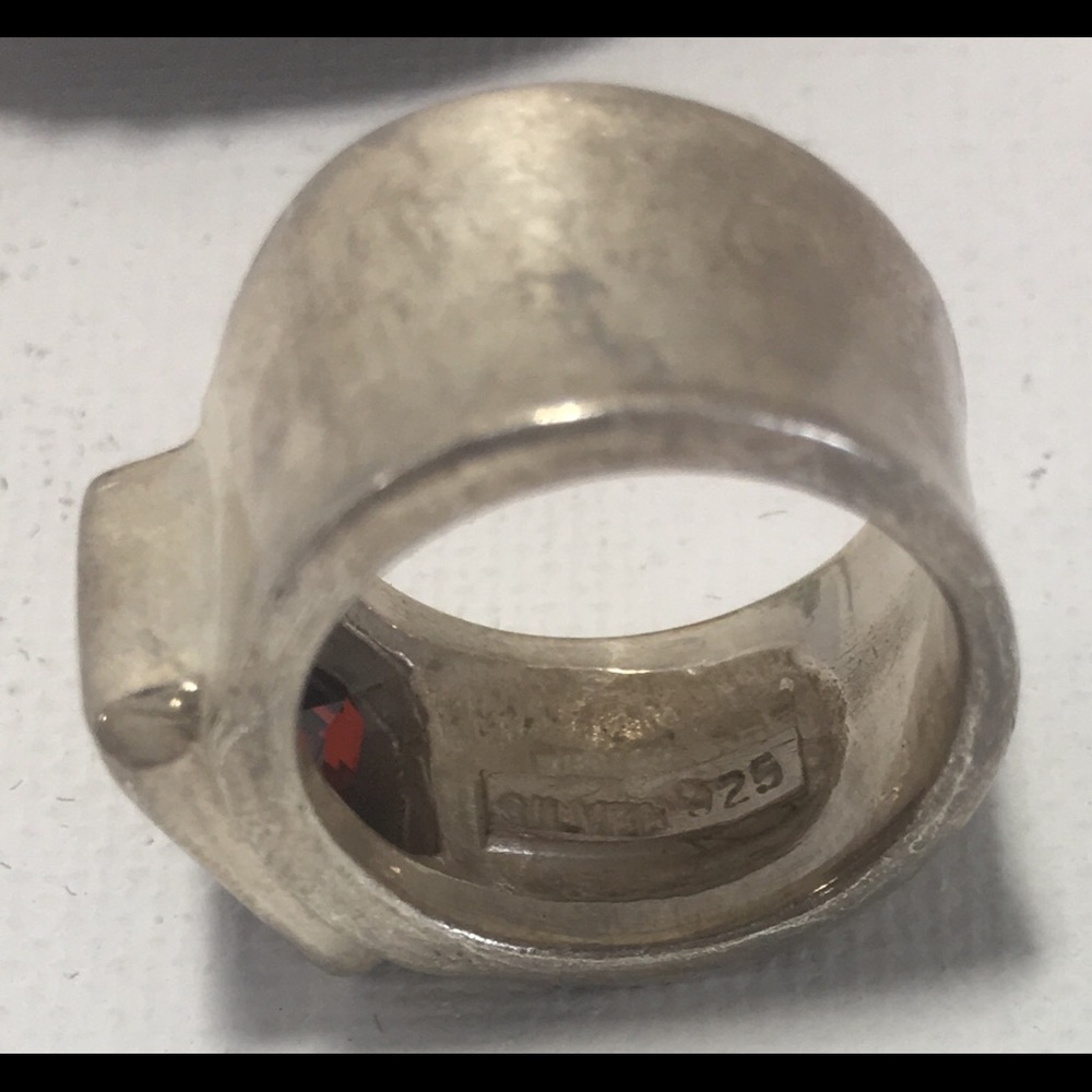 Sterling and garnet ring - Picture 5 of 6